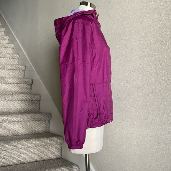 Columbia Sz M Berry Colored Rain jacket/Windbreaker - Picture 5 of 16